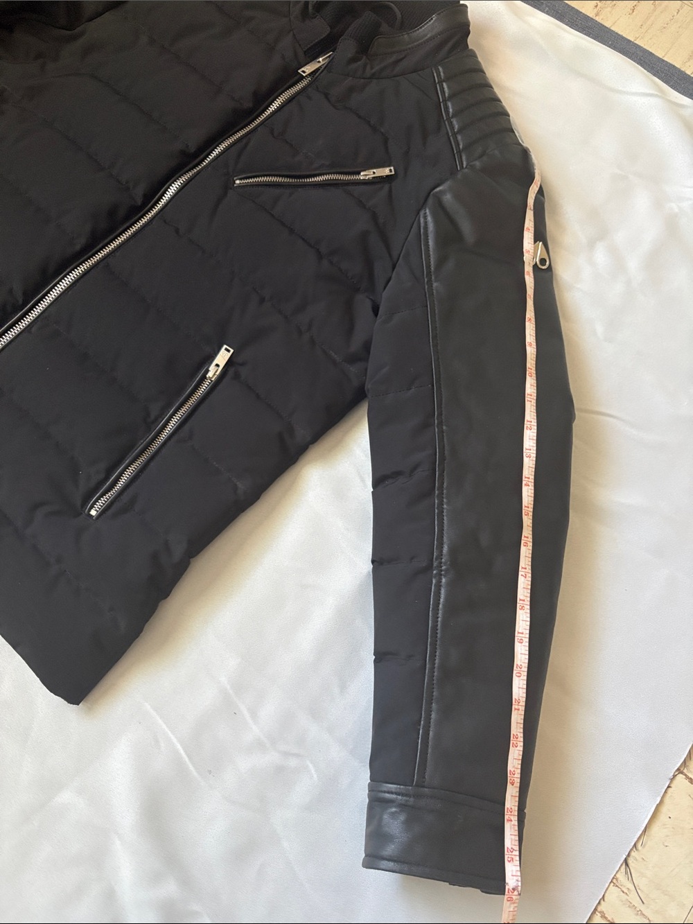 Moose  Knuckle Men's Black Quilted Puffer Jacket with Leather Sleeves Size M - Picture 11 of 15